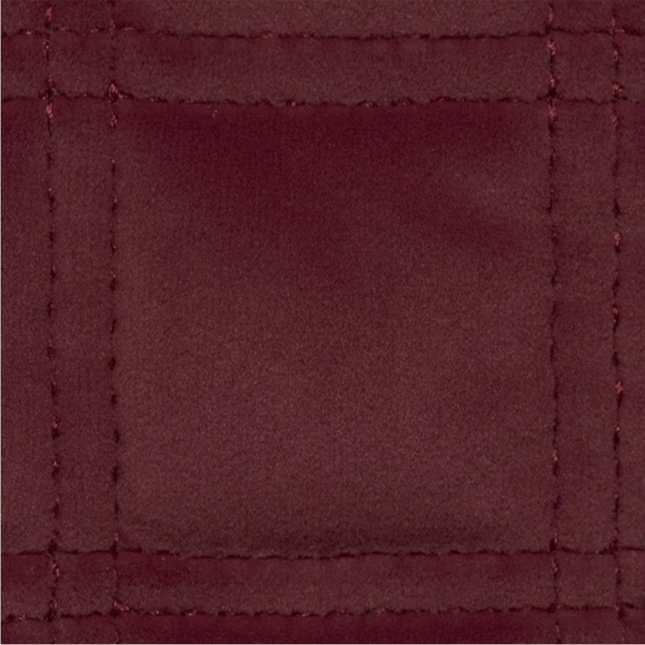 NWT Lululemon Athletica Everywhere Belt Bag 1L
Quilted Velour in Wine Berry - Picture 5 of 5